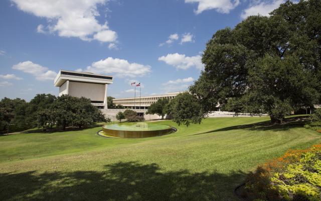 The LBJ Presidential Library grounds and fountain